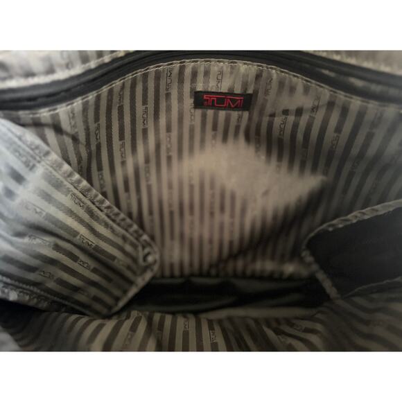 Tumi 3 Expandable Organizer Laptop Briefcase LN - Used Twice - Picture 3 of 5